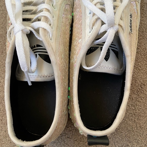 Adidas Kids white sneakers size 6 - Picture 9 of 9